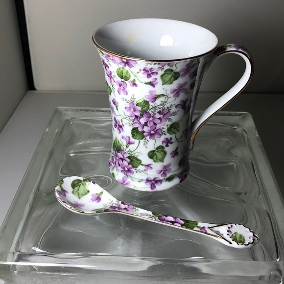 Porcelain Mug with Matching Spoon - Picture 1 of 7